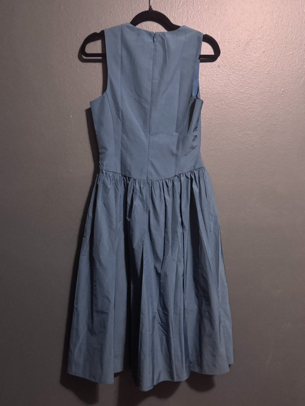 Amanda Uprichard: Sleeveless Structured Drop-Waist Pleated Midi Dress - Picture 3 of 3